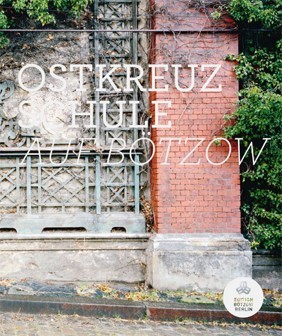 Cover Katalog Fotowettbewerb zum Thema Bötzow-Brauerei Berlin, Motiv: teilbegrünte Backsteinfassade