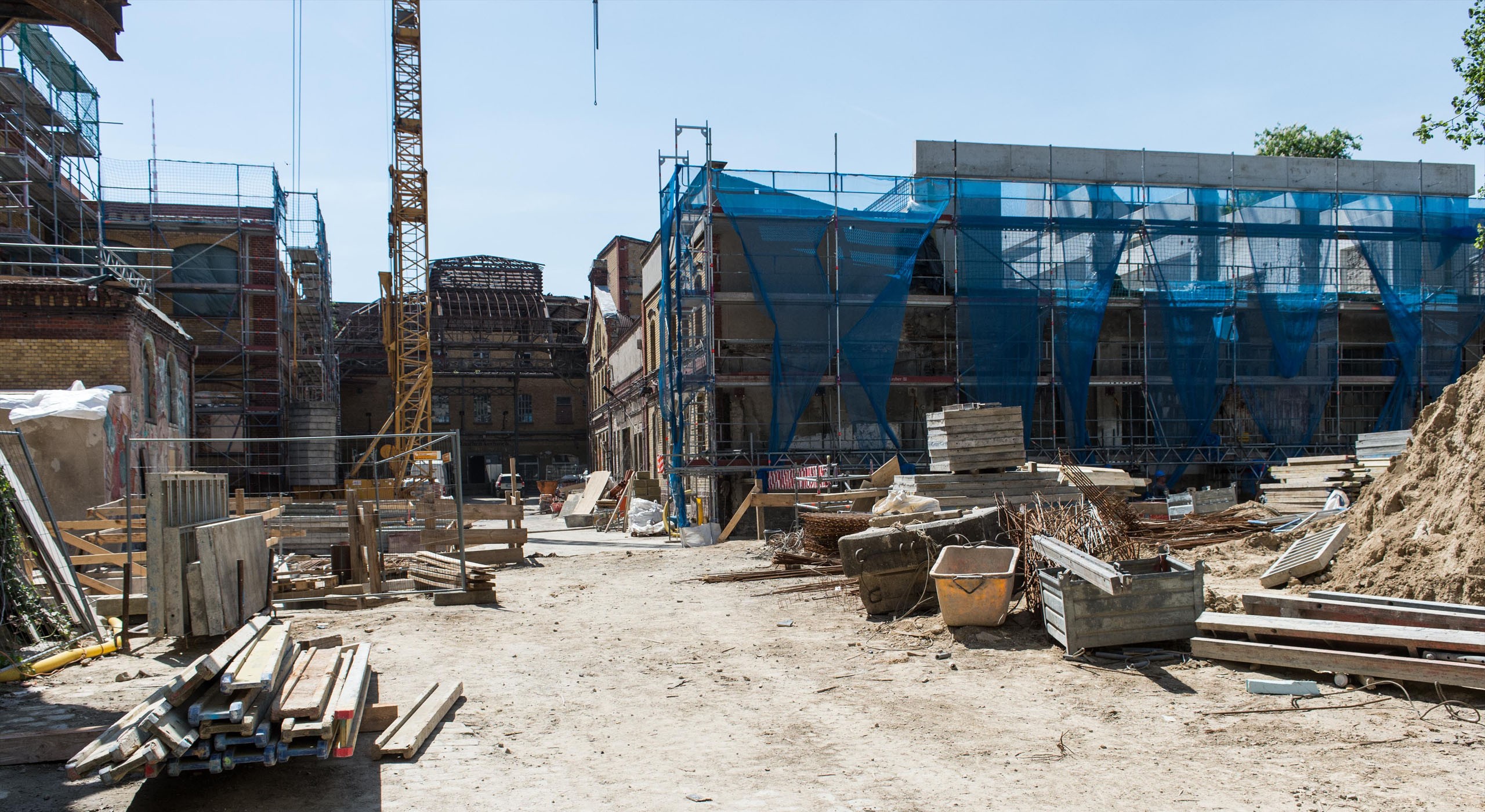 Außenansicht der ehemaligen Bötzow-Brauerei Berlin während Sanierung © Bernd Blumrich